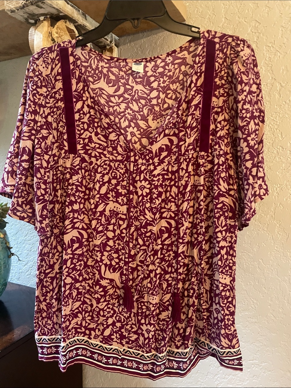 Old Navy Women's Floral V-Neck Relaxed Blouse in Purple and Cream